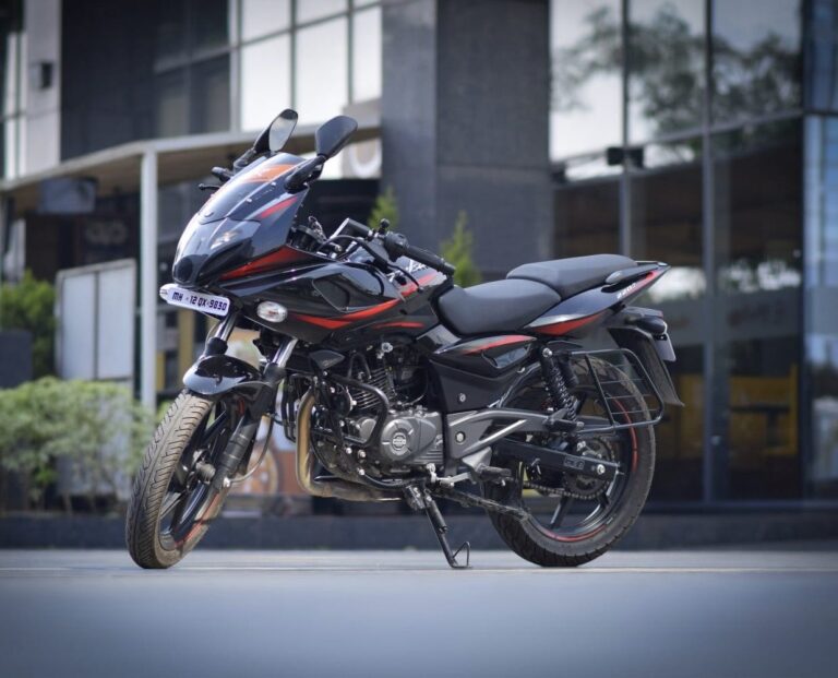 Bajaj Pulsar 220F